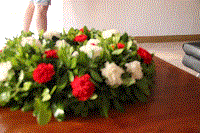 Вчера, накануне 9 мая, на кружке флористики были собраны букеты и венок для возложения в память погибшим в Великой Отечественной Войне