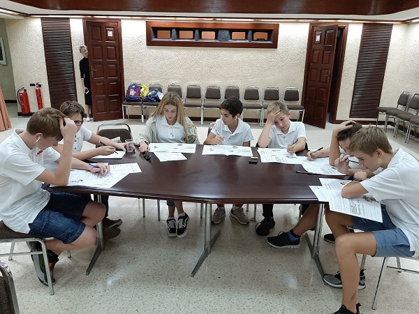 Учащиеся школы-пансиона Malta Crown принимают участие в общероссийском просветительском проекте "MENDELEEV LAB", который проводился на базе РЦНиК на Мальте.