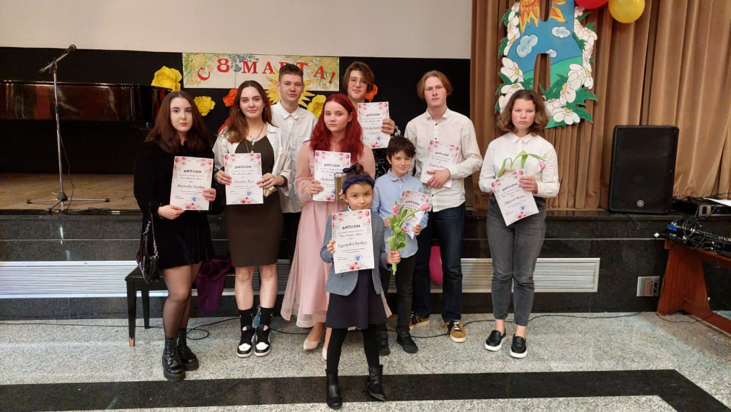 Ученики Malta Crown приняли участие в конкурсе чтецов «Весна. Женщина. Цветы».