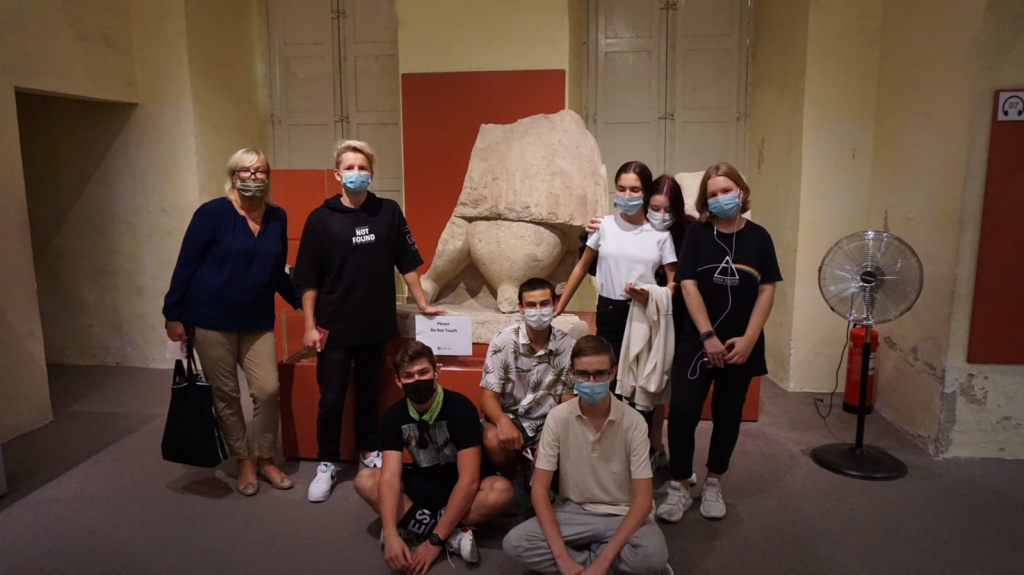 Учащиеся проектной группы в "Археологическом музее", г. Валлетта