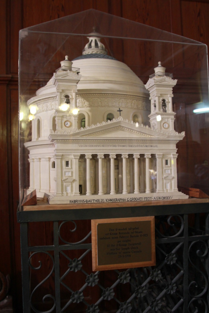 Храм в г. Моста
